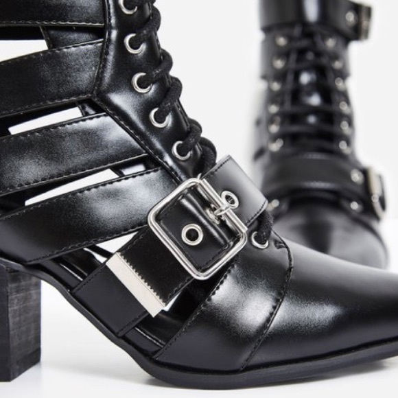 Black Cut Out Booties 🎀 - Picture 5 of 6